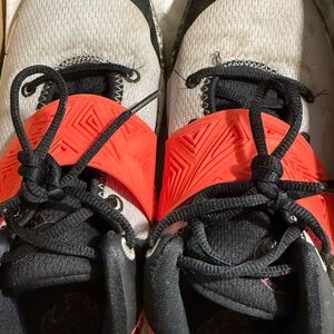 Nike Kyrie Flytrap III SE Black and White Sneakers 6Y